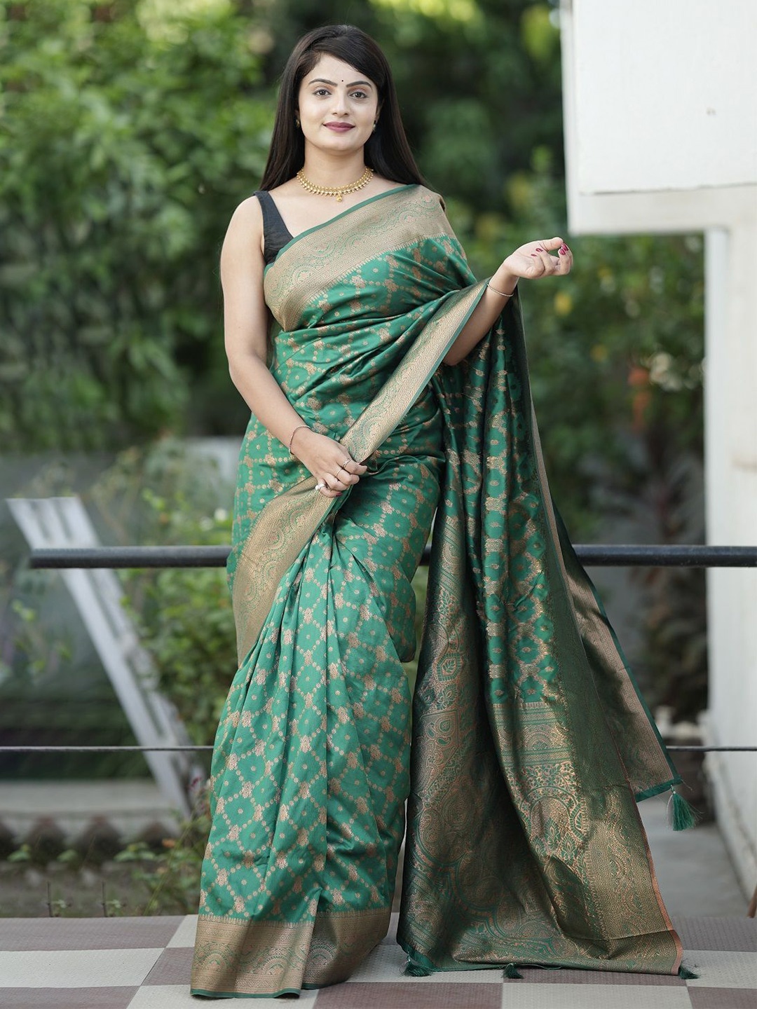 

SGF11 Woven Design Zari Kanjeevaram Saree, Green