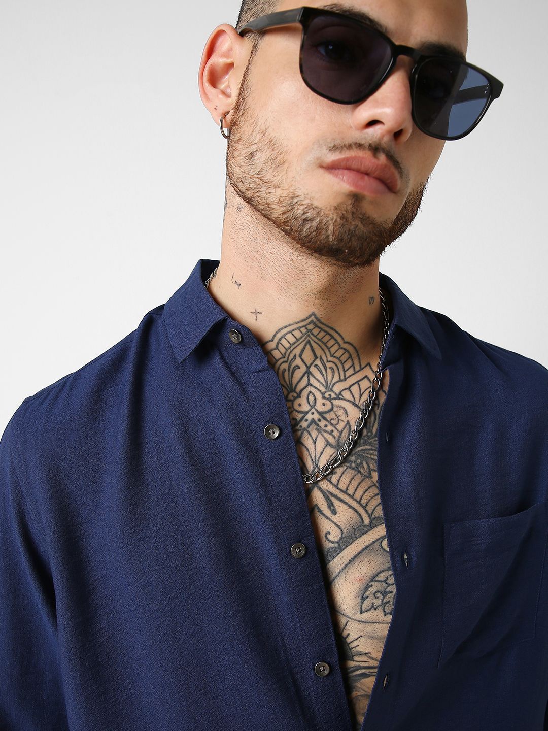 

VASTRADO Classic Slim Fit Spread Collar Crinkle Shirt, Navy blue