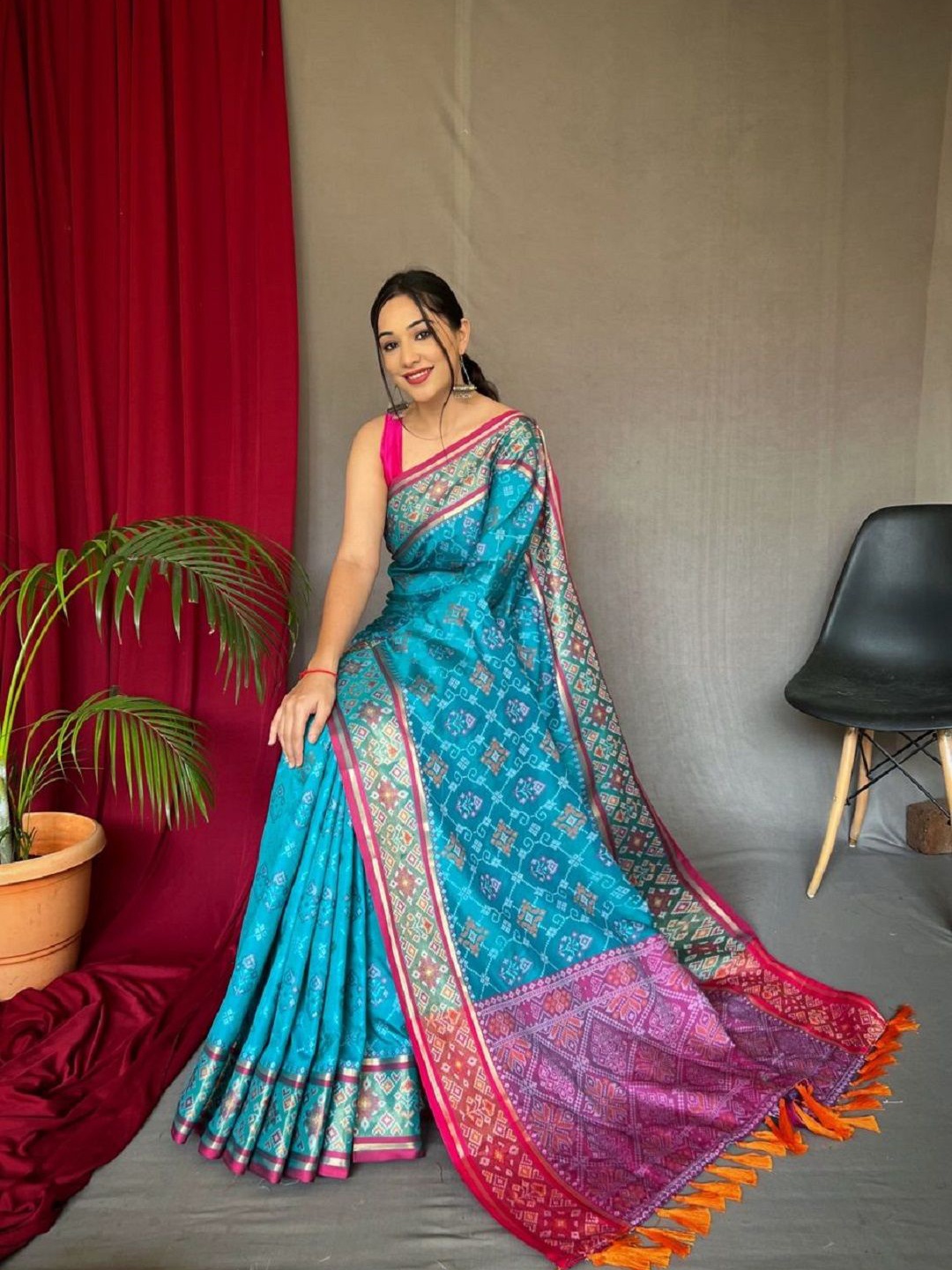 

Iris Woven Design Zari Patola Saree, Teal