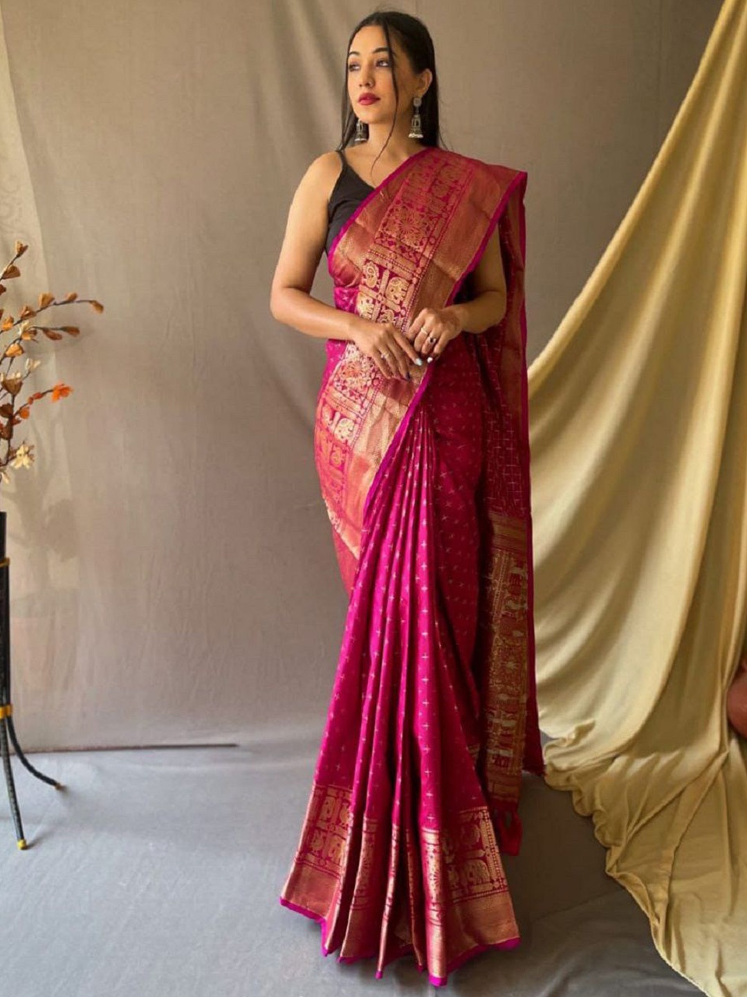 

Iris Woven Design Zari Banarasi Saree, Pink