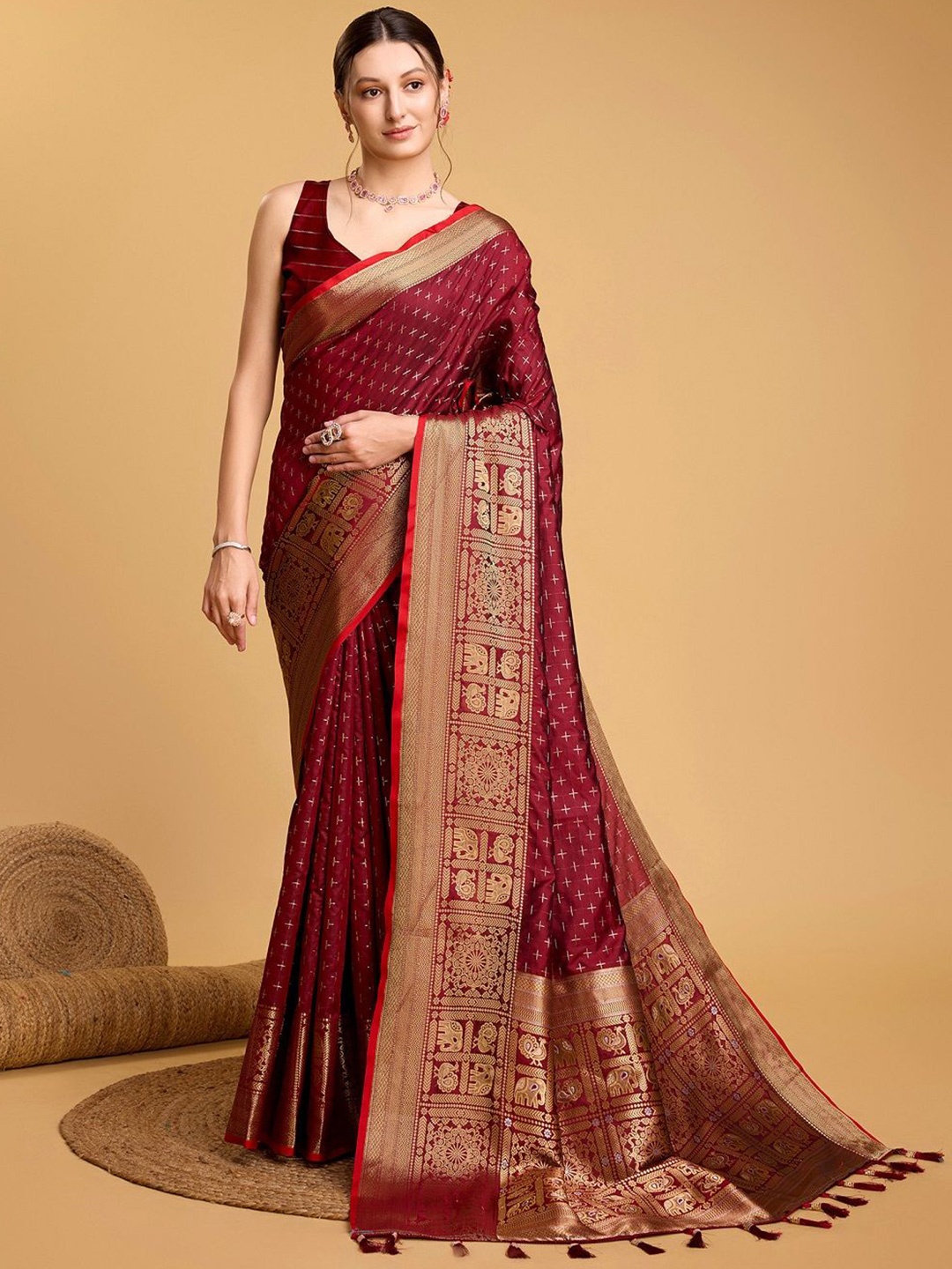 

Iris Woven Design Zari Banarasi Saree, Maroon