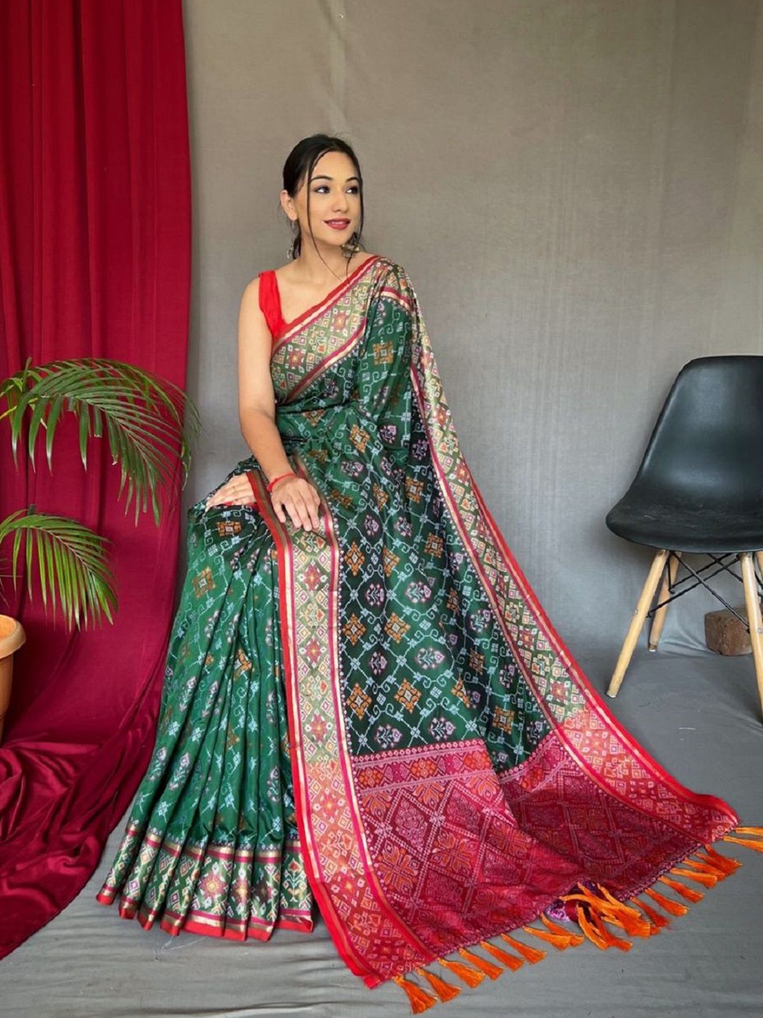 

Iris Woven Design Zari Patola Saree, Green