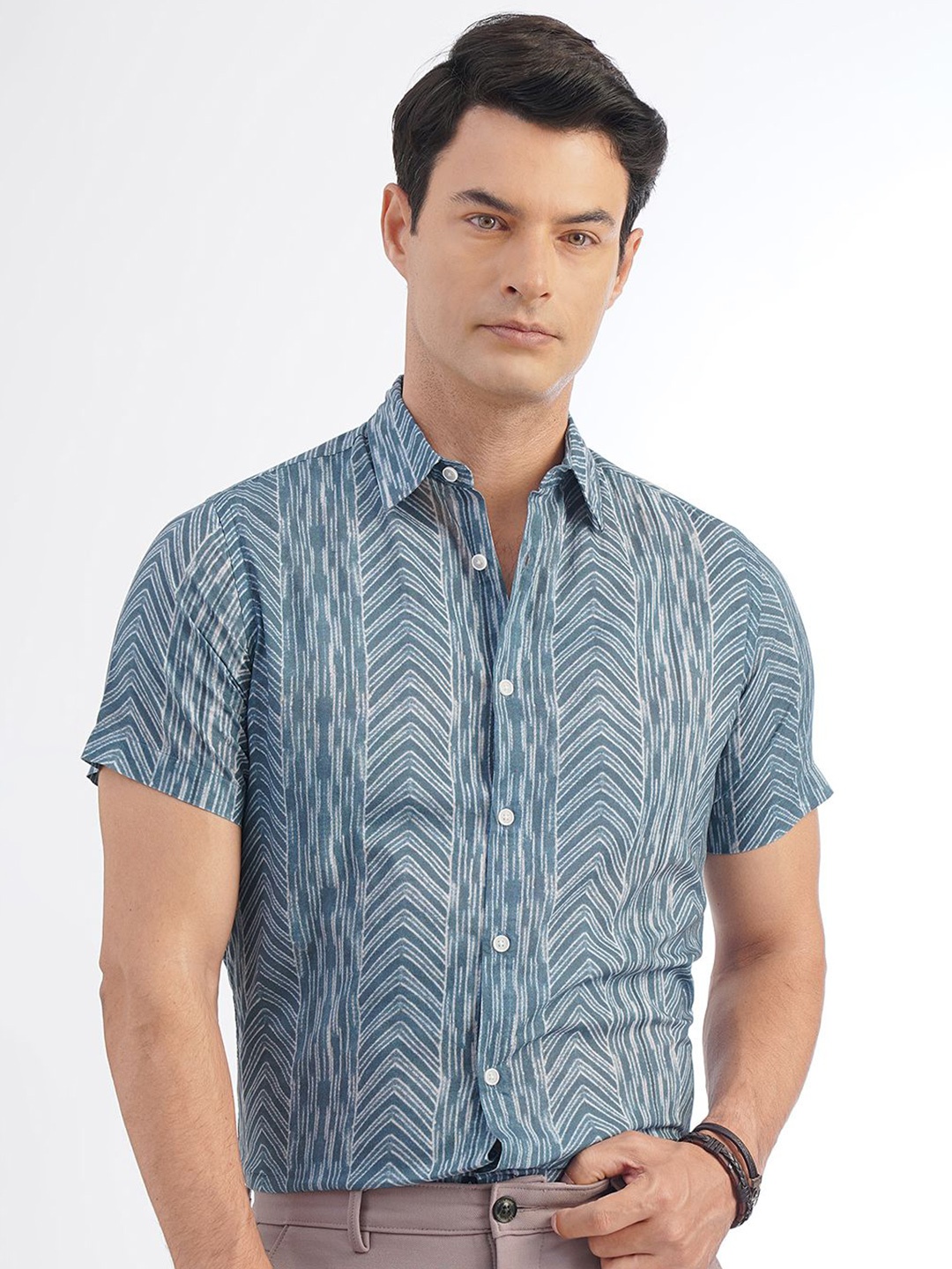 

JADE BLUE Men Slim Fit Opaque Printed Casual Shirt