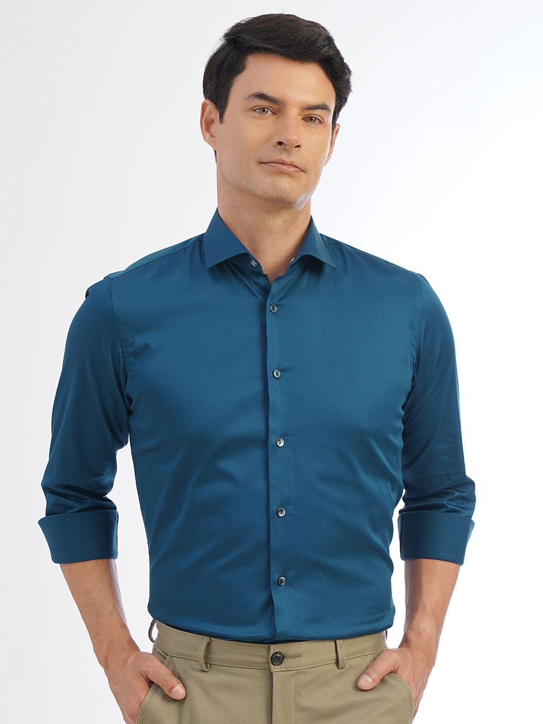 

WYRE Men Blue Cotton Blend Slim Fit Solid Party Shirt