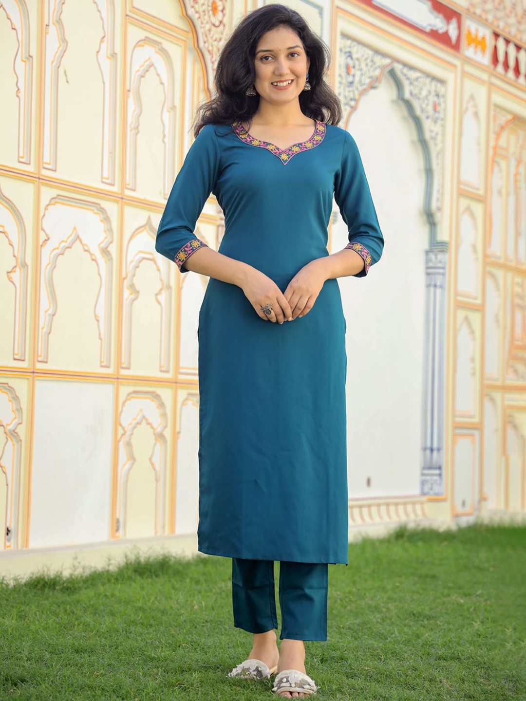 

ELVISH JAIPUR Floral Embroidered V-Neck Sequinned Straight Kurta with Trousers, Teal