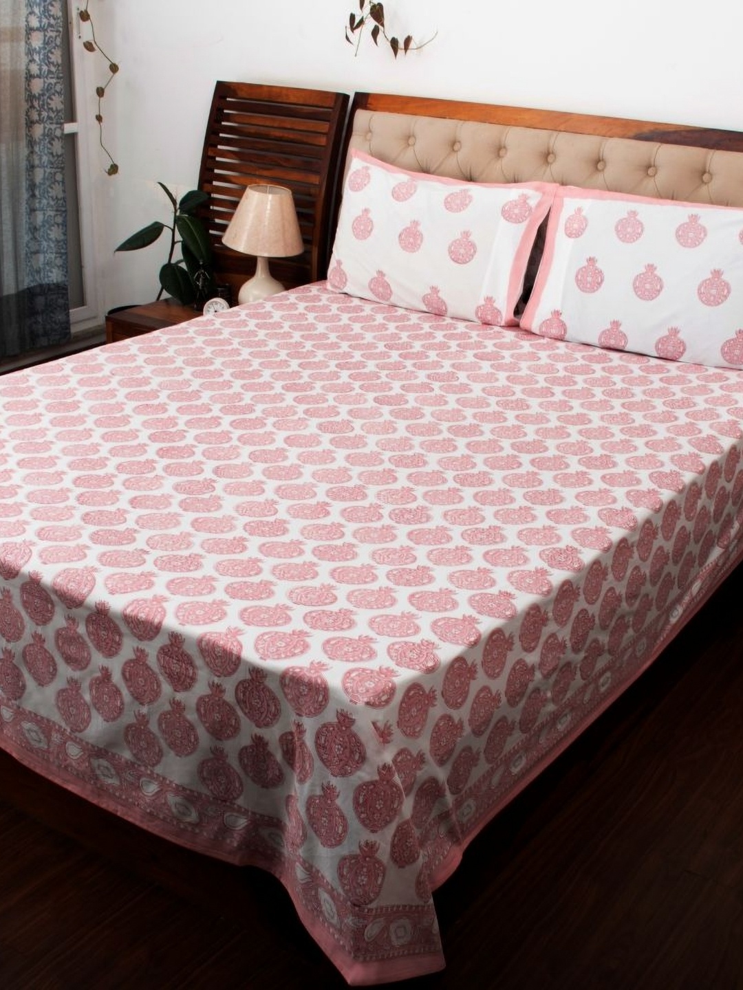 

The Curio Street Pink Ethnic Motifs Cotton 300 TC Queen Bedsheet with 2 Pillow Covers