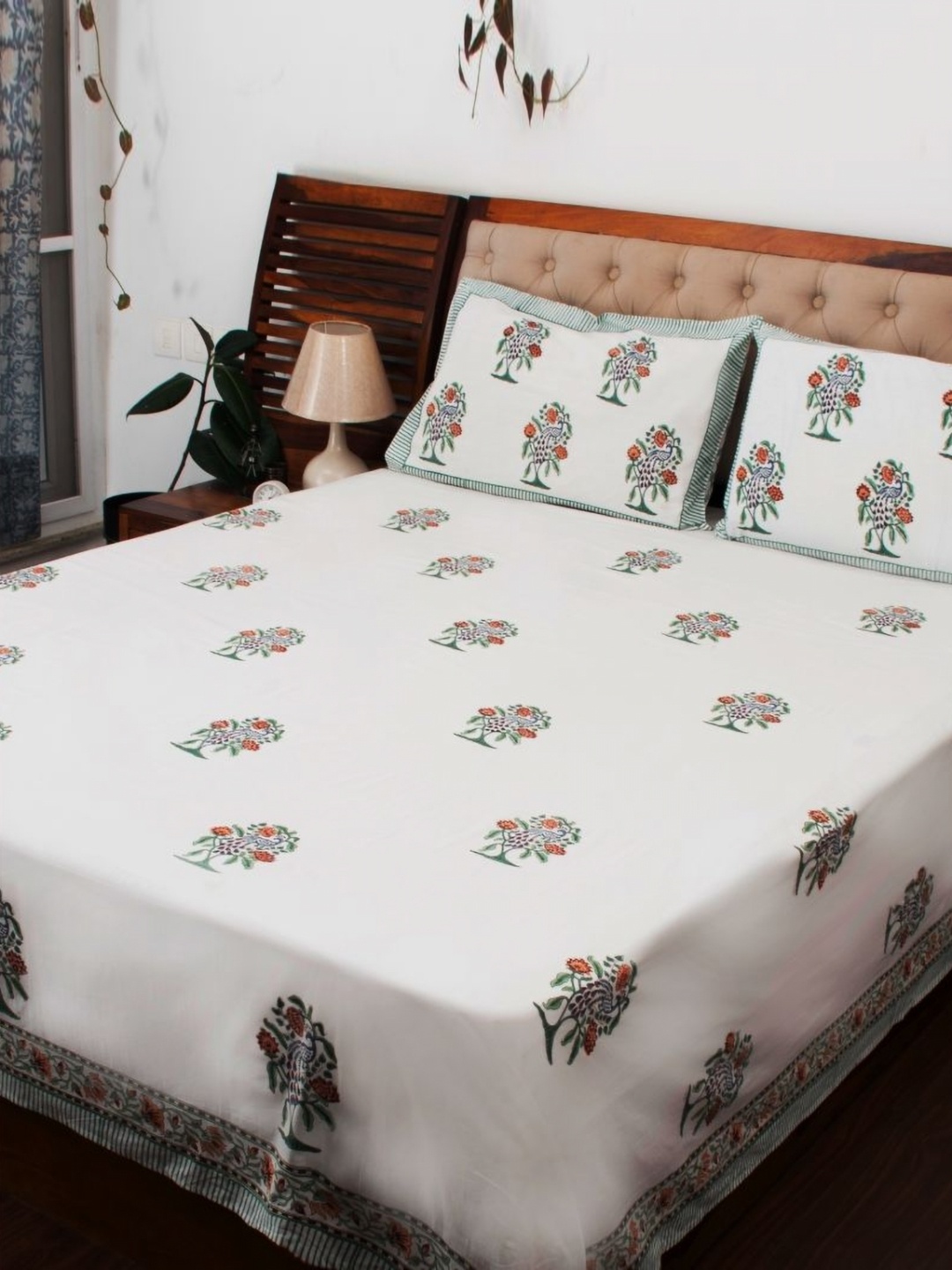 

The Curio Street Orange & White Floral Cotton 300 TC Queen Bedsheet with 2 Pillow Covers