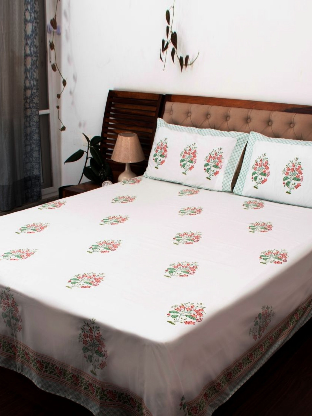 

The Curio Street White & Green Floral Cotton 300 TC Queen Bedsheet with 2 Pillow Covers