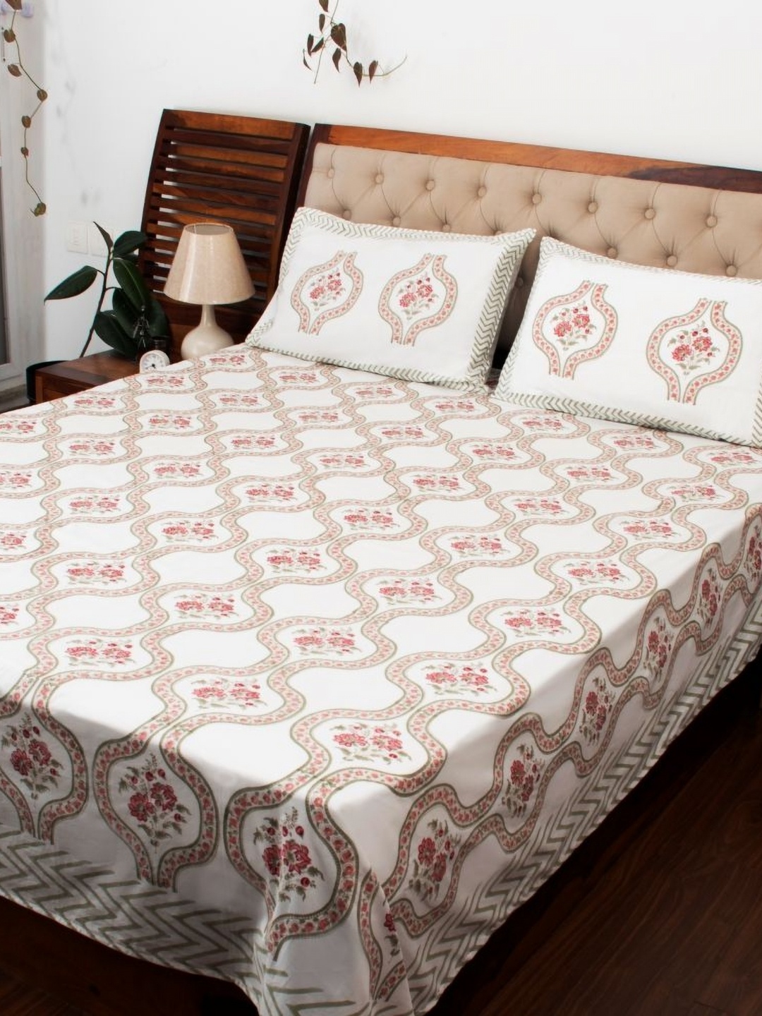 

The Curio Street Pink & White Floral Cotton 300 TC Queen Bedsheet with 2 Pillow Covers