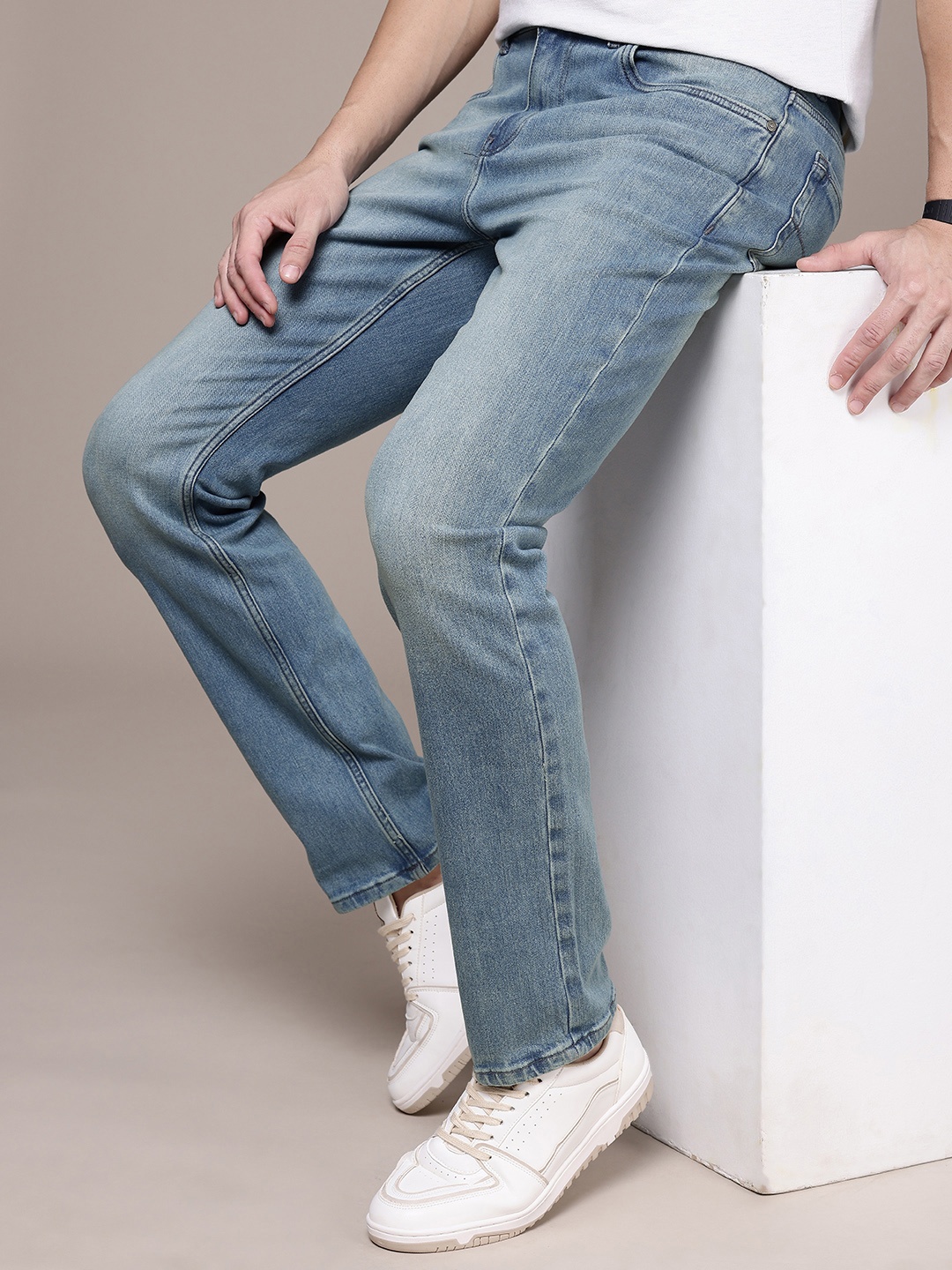 

Nautica Men Straight Fit Heavy Fade Stretchable Jeans, Blue