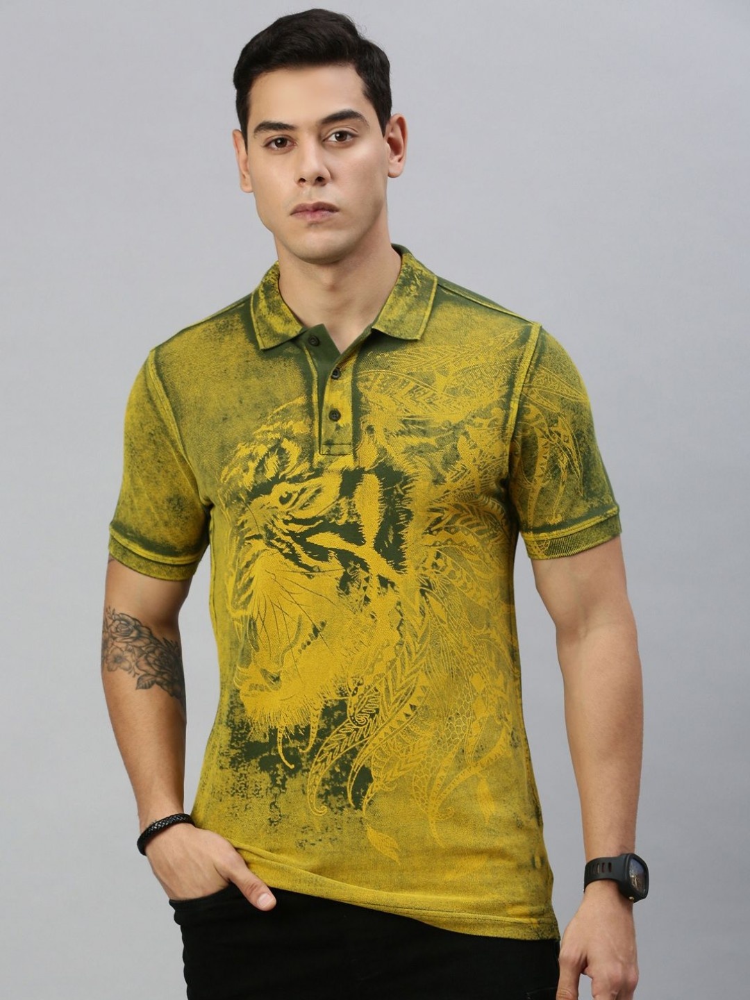 

Huetrap Men Abstract Printed Pure Cotton T-shirt, Olive