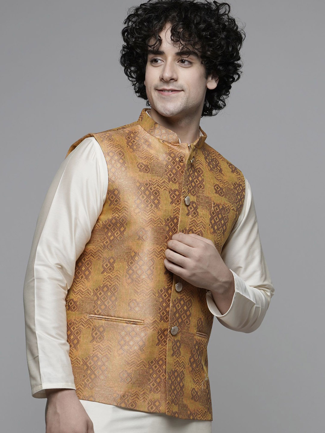 

MAAHI FABS Ethnic Motifs Regular Kurta with Churidar, Brown