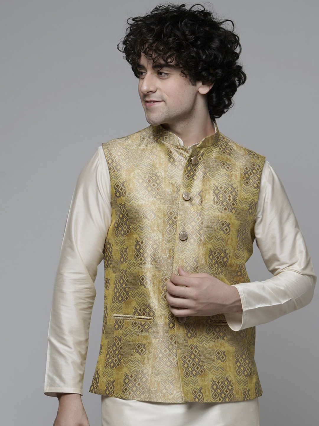 

MAAHI FABS Regular Kurta with Churidar, Gold