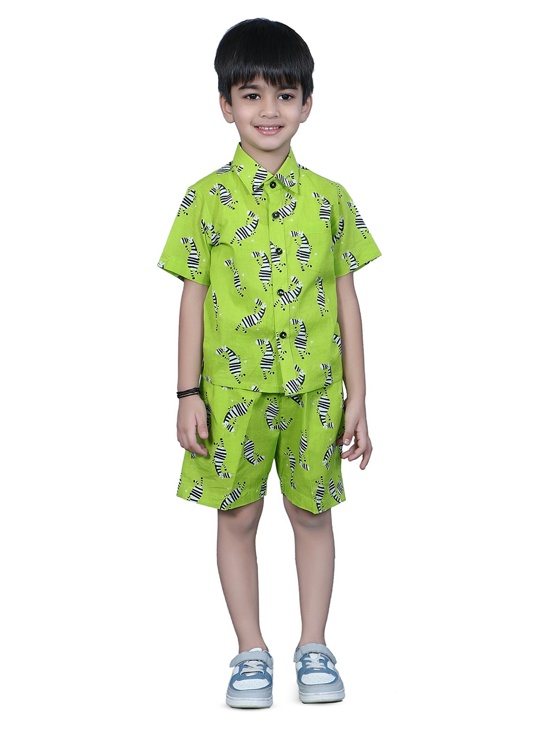 

EthIndia Boys Conversational Printed Pure Cotton Shirt With Shorts, Green