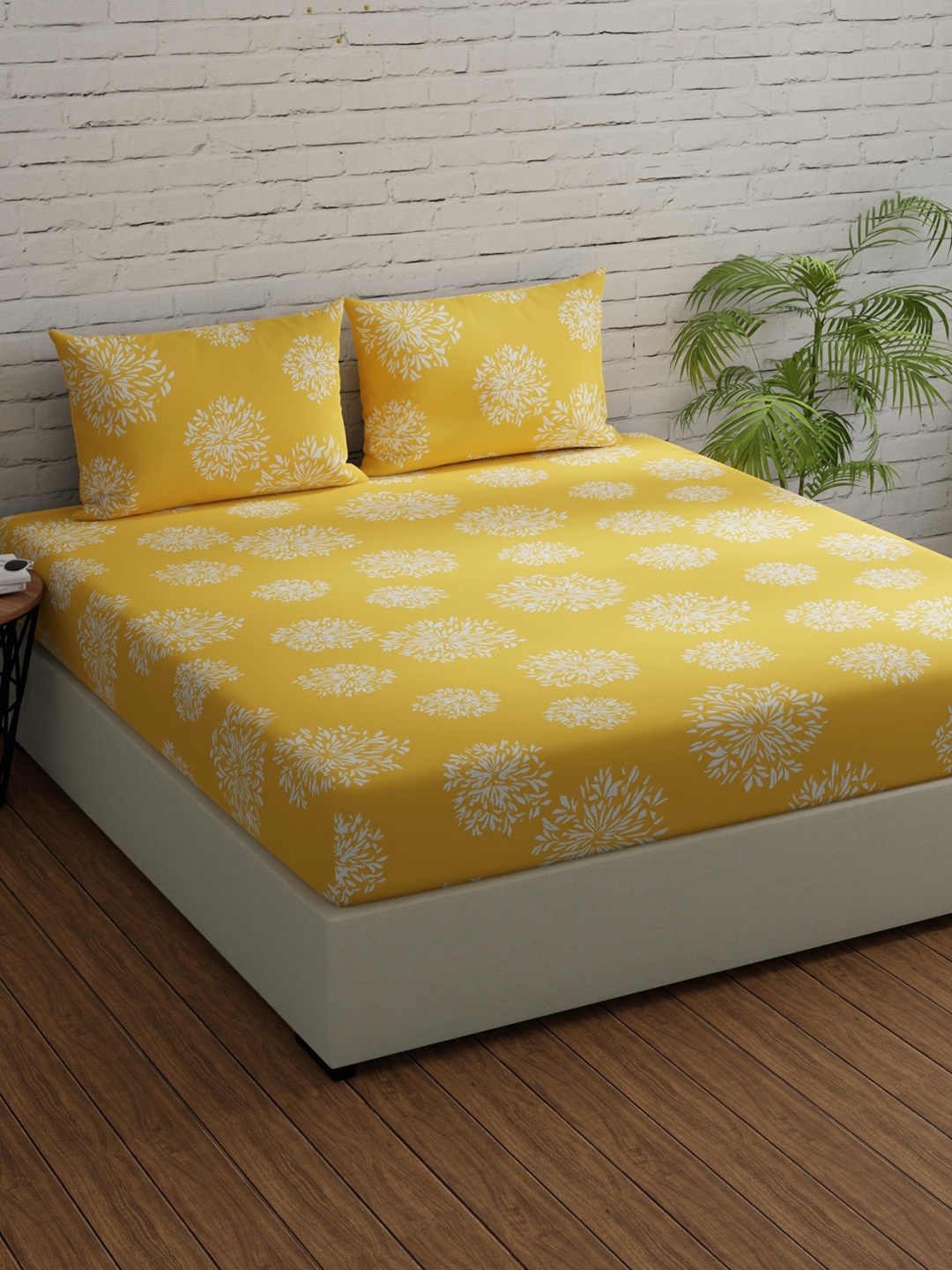

Huesland Yellow & White Floral Cotton Fitted 144 TC Double Queen Bedsheet Set