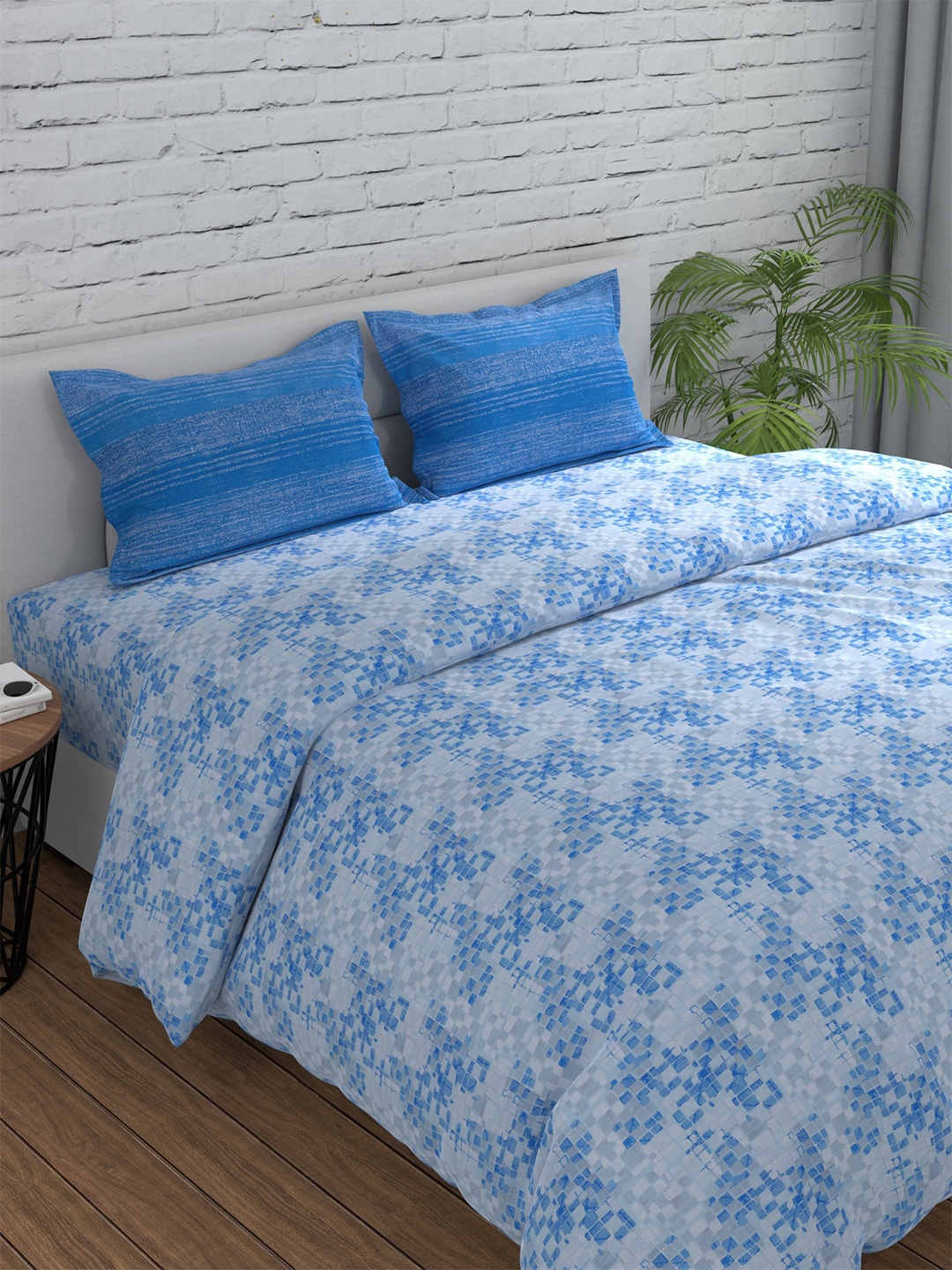 

Huesland Blue & White Abstract Cotton 144 TC Double Queen Bedsheet with 2 Pillow Covers