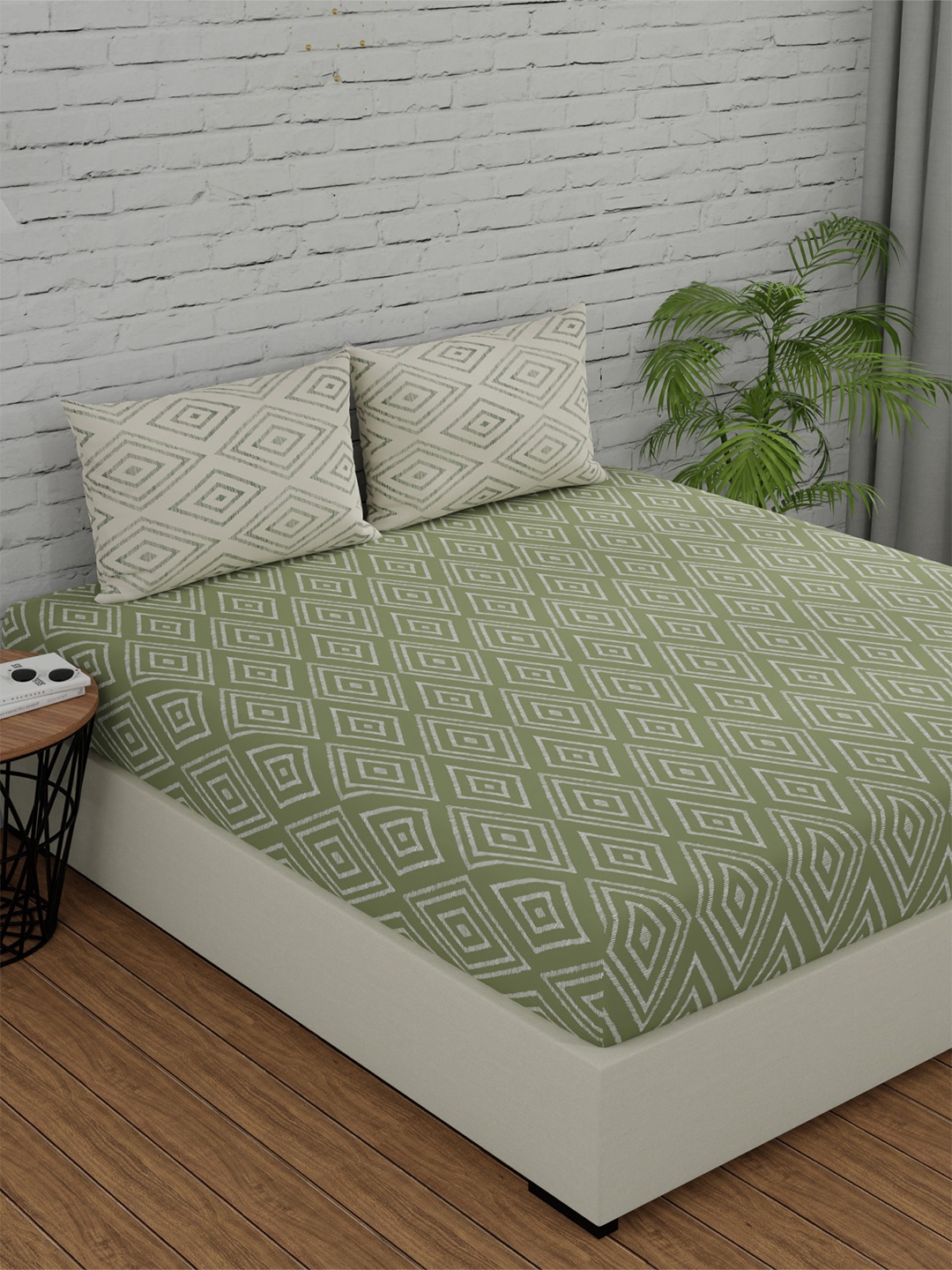 

Huesland Sea Green Geometric Printed Cotton Fitted 144 TC King Bedsheet & 2 Pillow Covers
