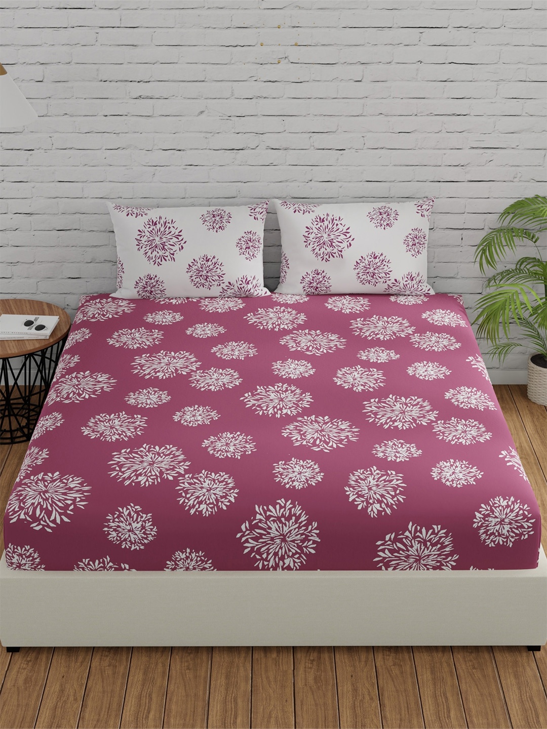 

Huesland Mauve Floral Printed Cotton Fitted 144 TC King Bedsheet With 2 Pillow Covers