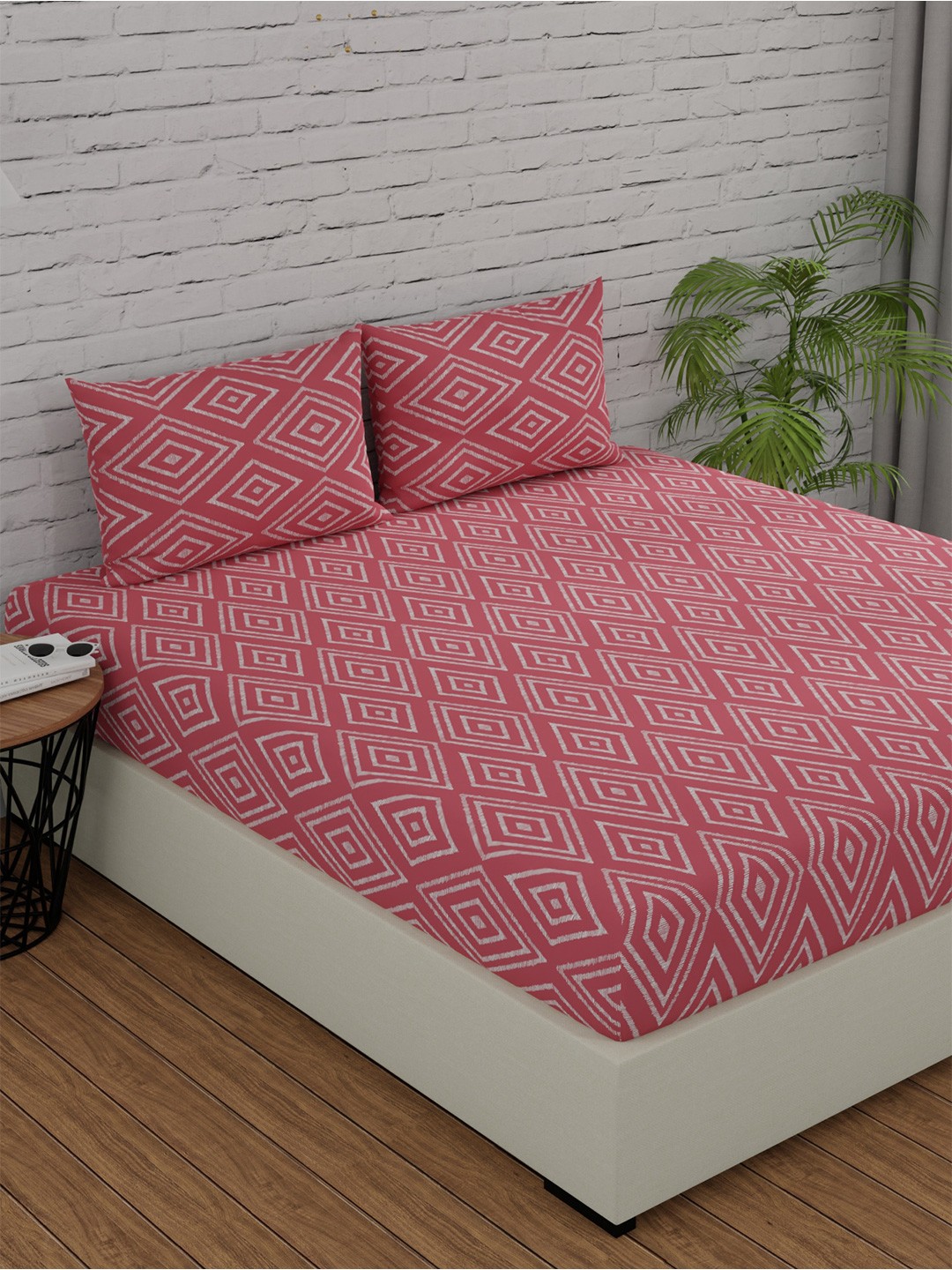 

Huesland Peach & Beige Geometric 144 TC Cotton Double Queen Fitted Bedsheet Set