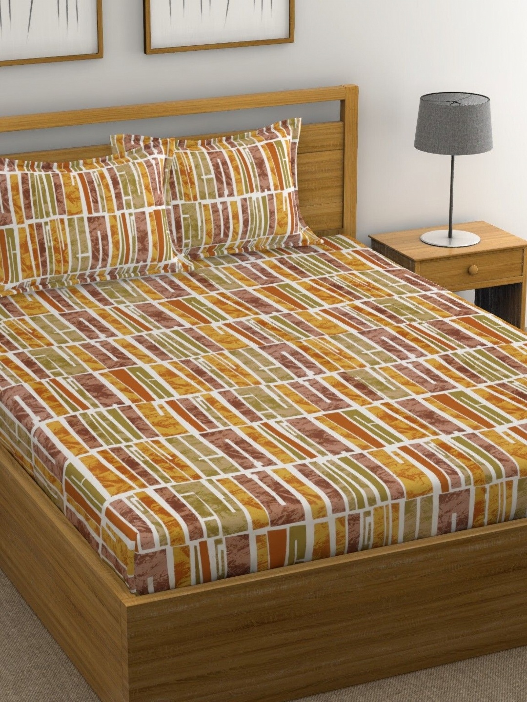 

Huesland Orange & White Printed 144 TC Cotton King Bedsheet with 2 Pillow Covers