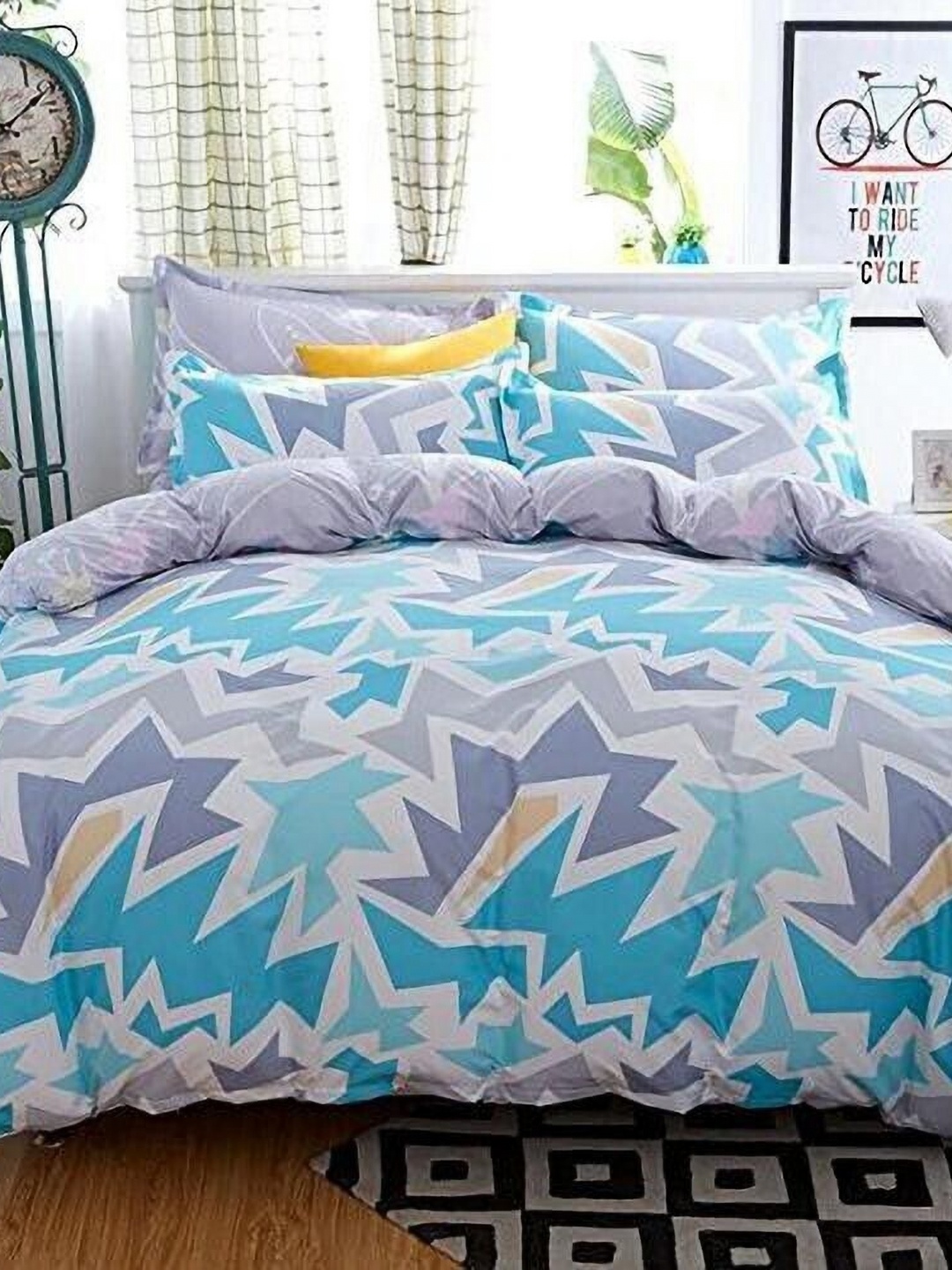 

Huesland Blue & White Geometric 144 TC King Bedsheet with 2 Pillow Covers