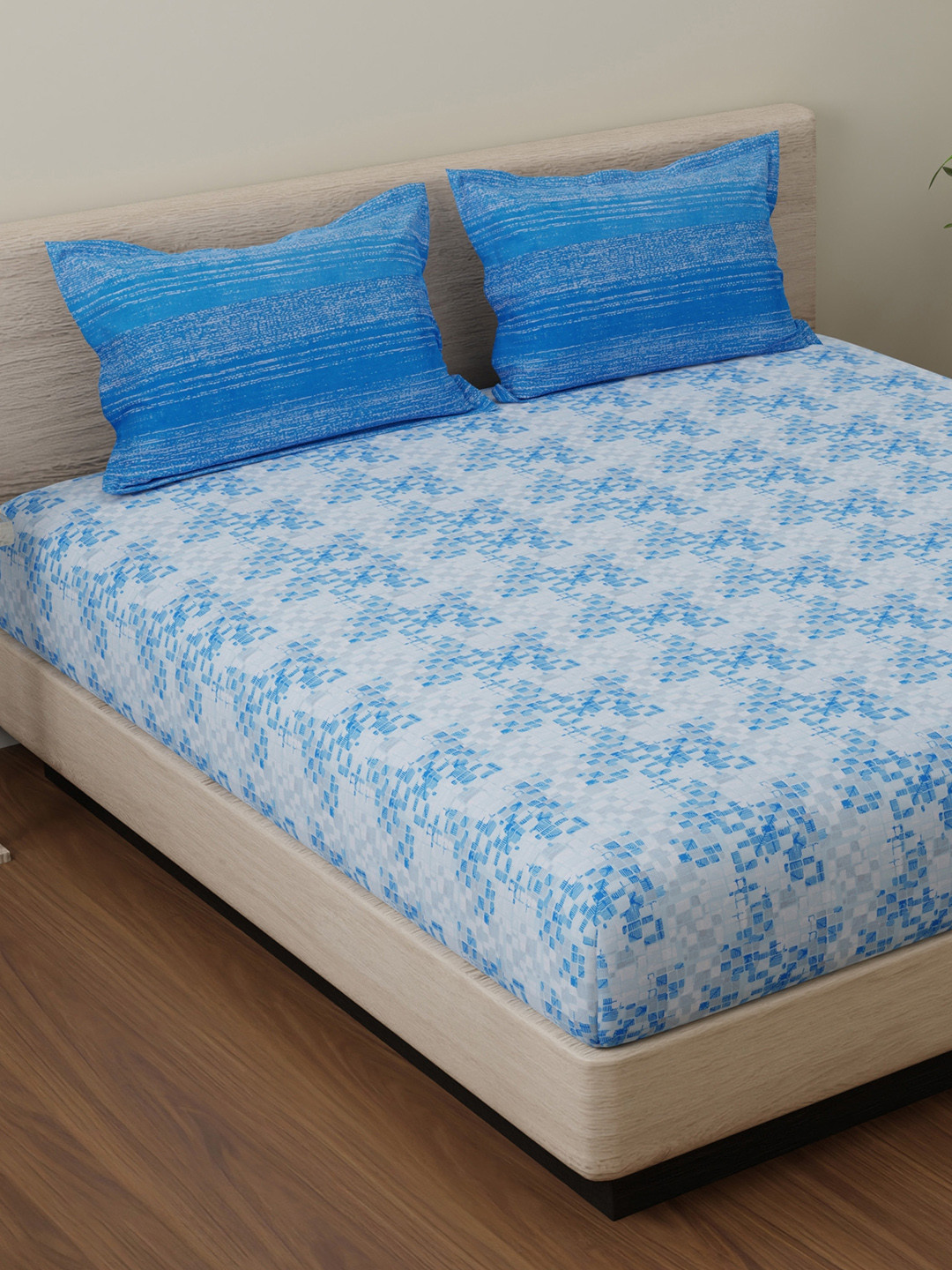 

Huesland Blue & White Printed 144 TC Cotton King Bedsheet with 2 Pillow Covers