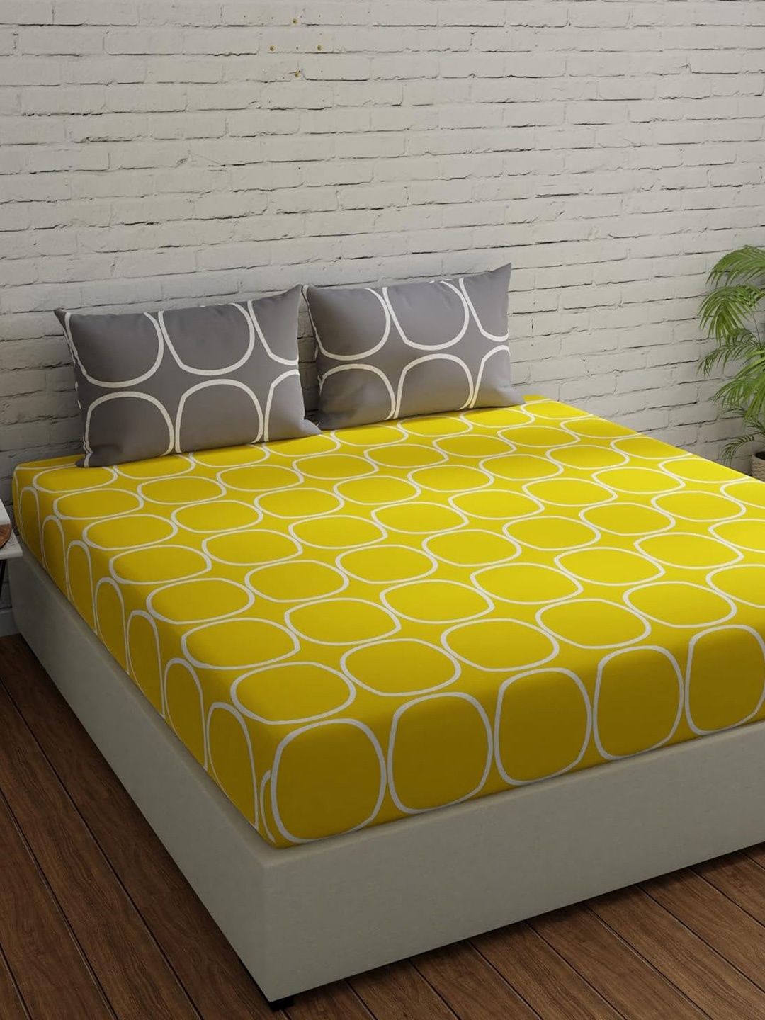 

Huesland Yellow & White Geometric Fitted 144 TC Cotton King Bedsheet with 2 Pillow Covers