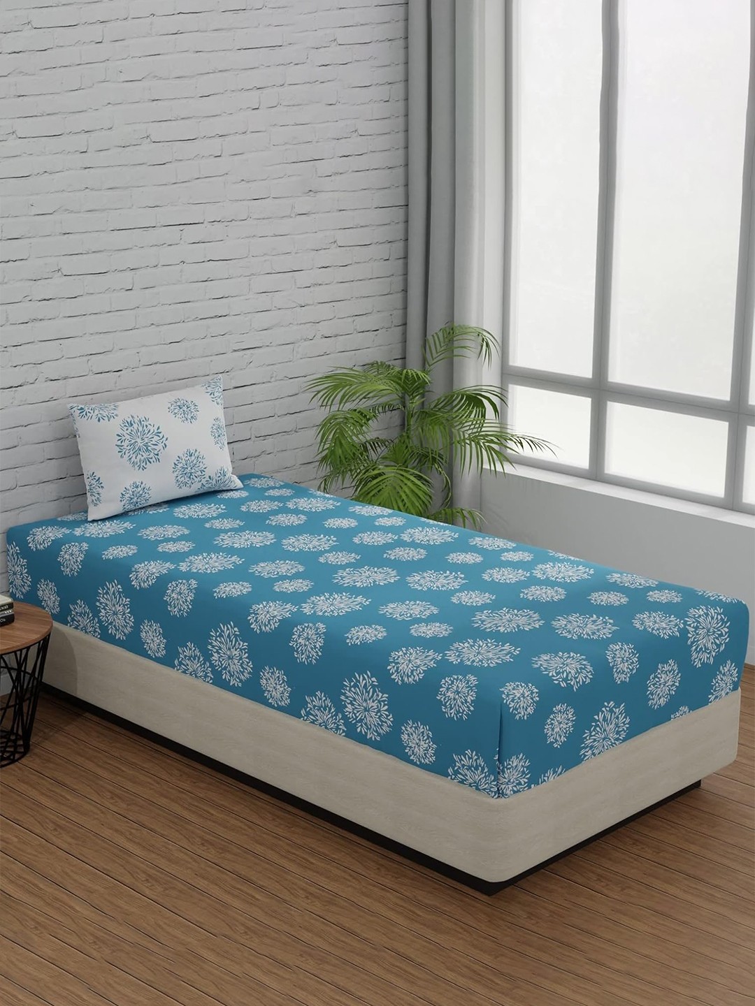 

Huesland Blue & White Floral 144 TC Cotton Fitted Single Bedsheet & 1 Pillow Cover