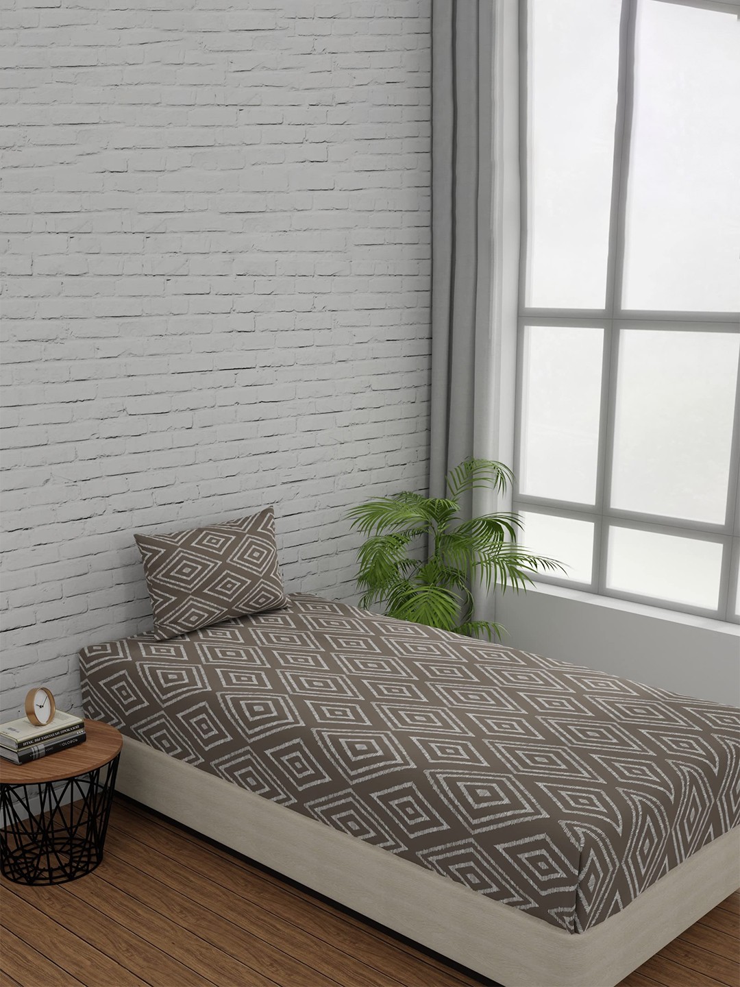 

Huesland Grey & White Printed 144 TC Cotton Fitted Single Bedsheet with 1 Pillow Cover