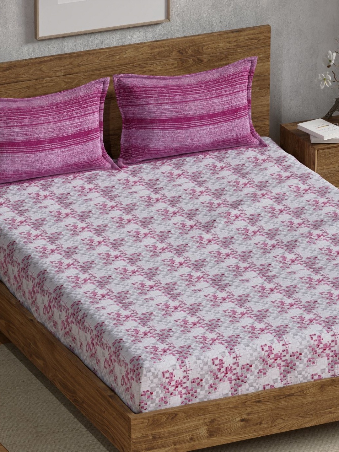 

Huesland Burgundy Geometric 144 TC Cotton Double King Bedsheet with 2 Pillow Covers