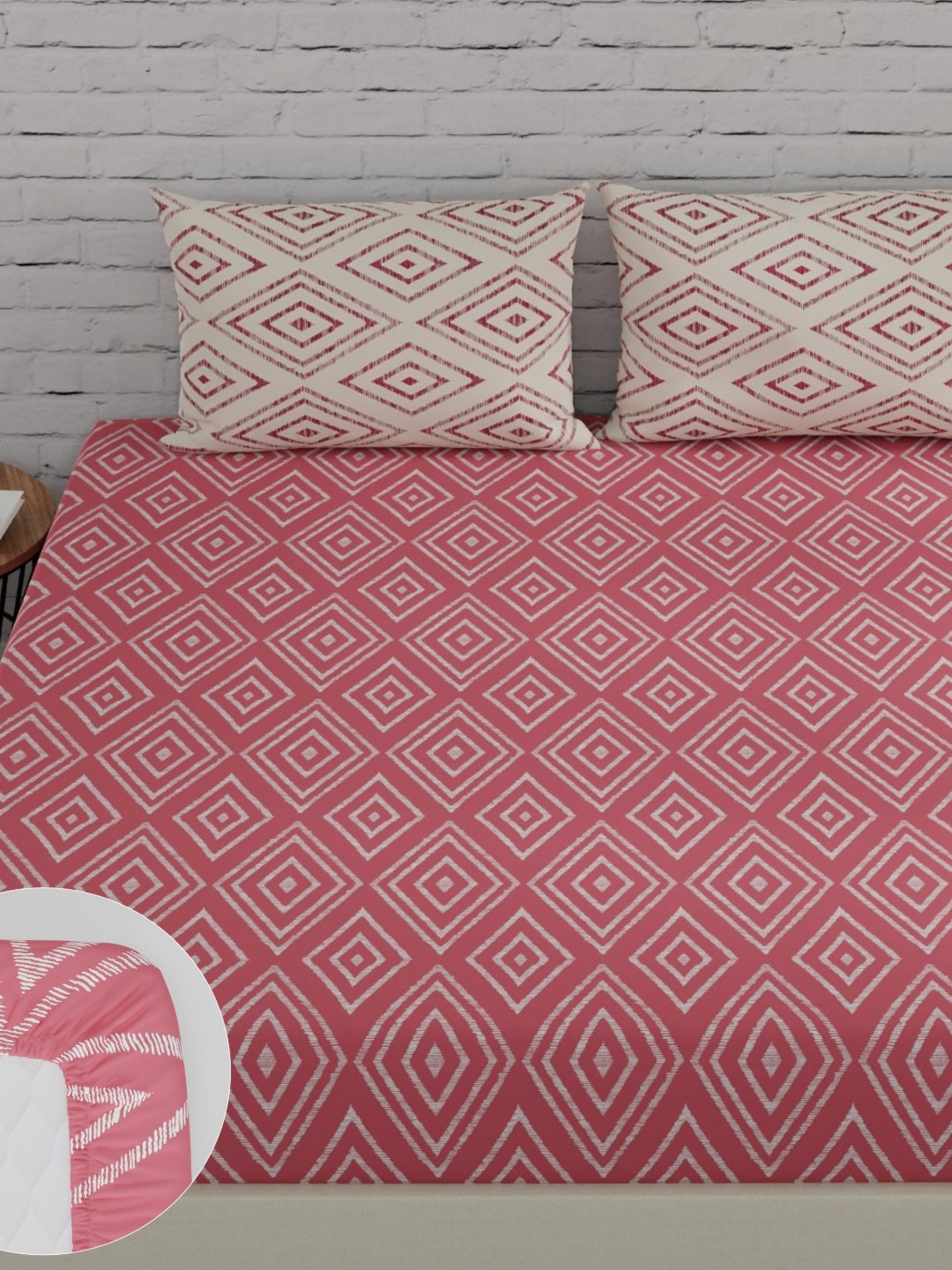 

Huesland Peach & White Printed Cotton 144 TC King Fitted Bedsheet With 2 Pillow Covers