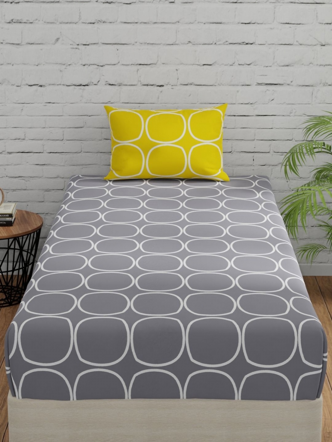 

Huesland Grey & White Geometric Cotton 144 TC Single Bedsheet With 1 Pillow Cover