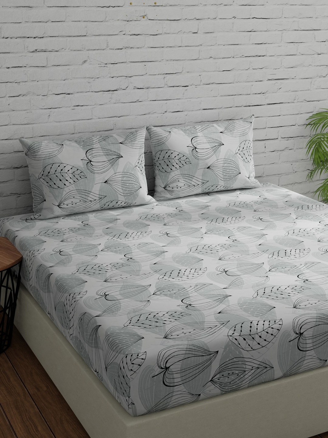 

Huesland Grey & White Floral Fitted Cotton 144 TC King Bedsheet With 2 Pillow Covers