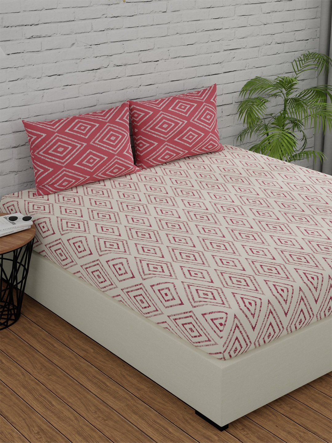 

Huesland White & Red Geometric Fitted Cotton 144 TC Double Queen Bedsheet Set