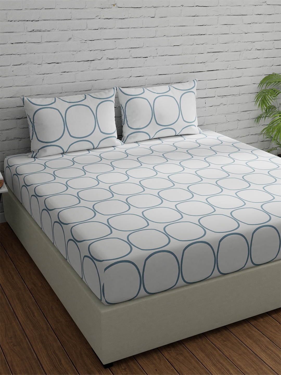 

Huesland White & Grey Geometric Fitted Cotton 144 TC Double Queen Bedsheet Set
