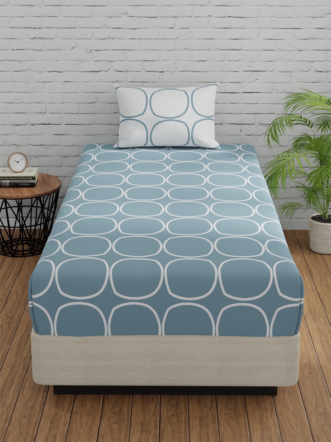 

Huesland Blue & White Geometric Cotton 144 TC Single Bedsheet With 1 Pillow Cover