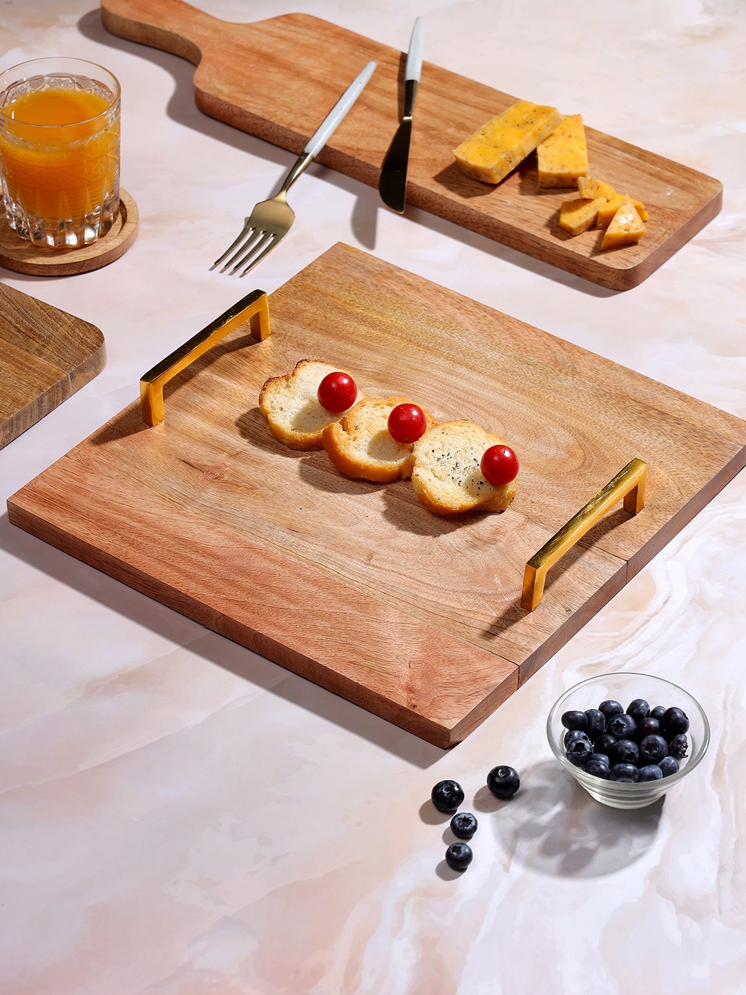 

DULI Brown Mango Wooden Easy To Clean Serving Tray