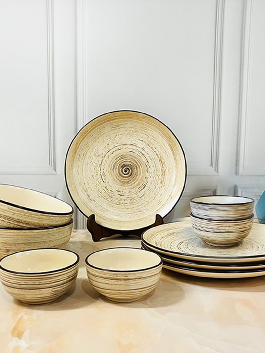 

The Artisan Emporium Beige & Black 10 Pieces Printed Ceramic Dinner Set