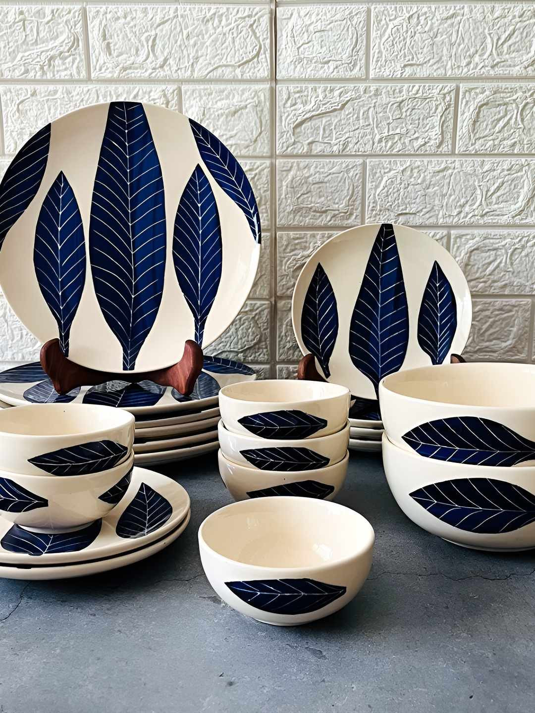 

The Artisan Emporium White & Blue 20 Pieces Ceramic Dinner Set, Off white