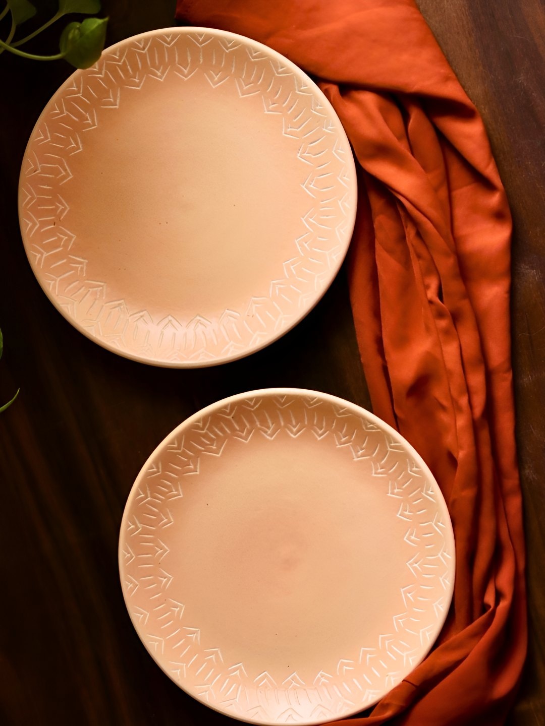 

WEAVING HOMES Pink 2 Pieces Printed Carved Dinner Plate