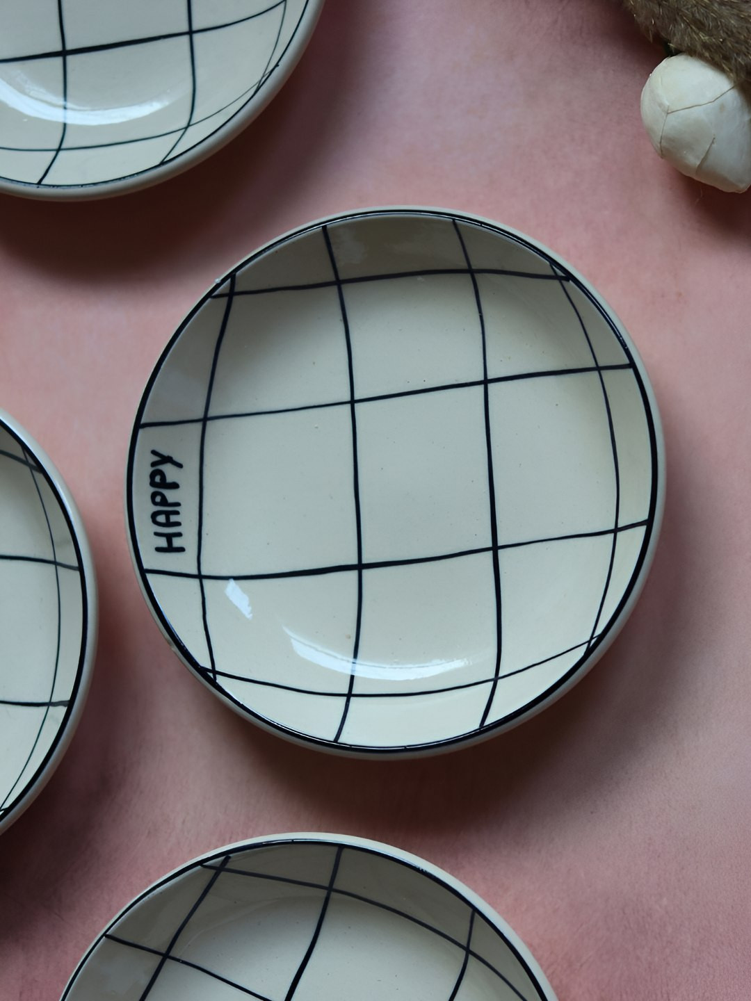 

WEAVING HOMES White & Black Happy Pasta Plates