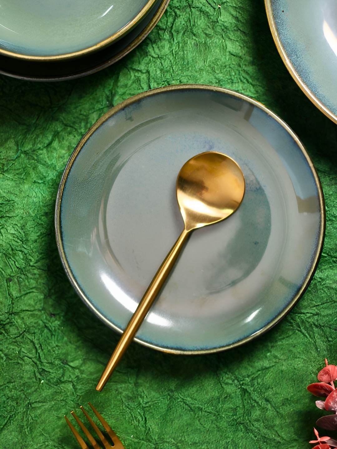 

WEAVING HOMES Green Ceramic Quarter Plate