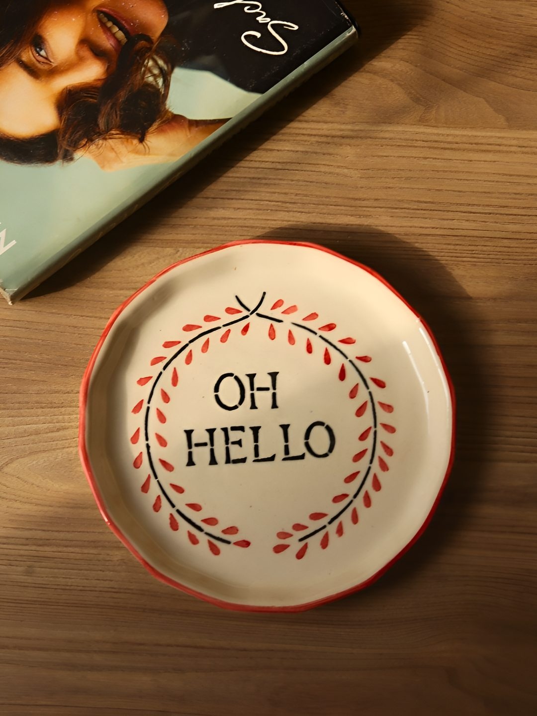 

WEAVING HOMES White & Red Oh Hello Printed Ceramic Microwave Safe Plate