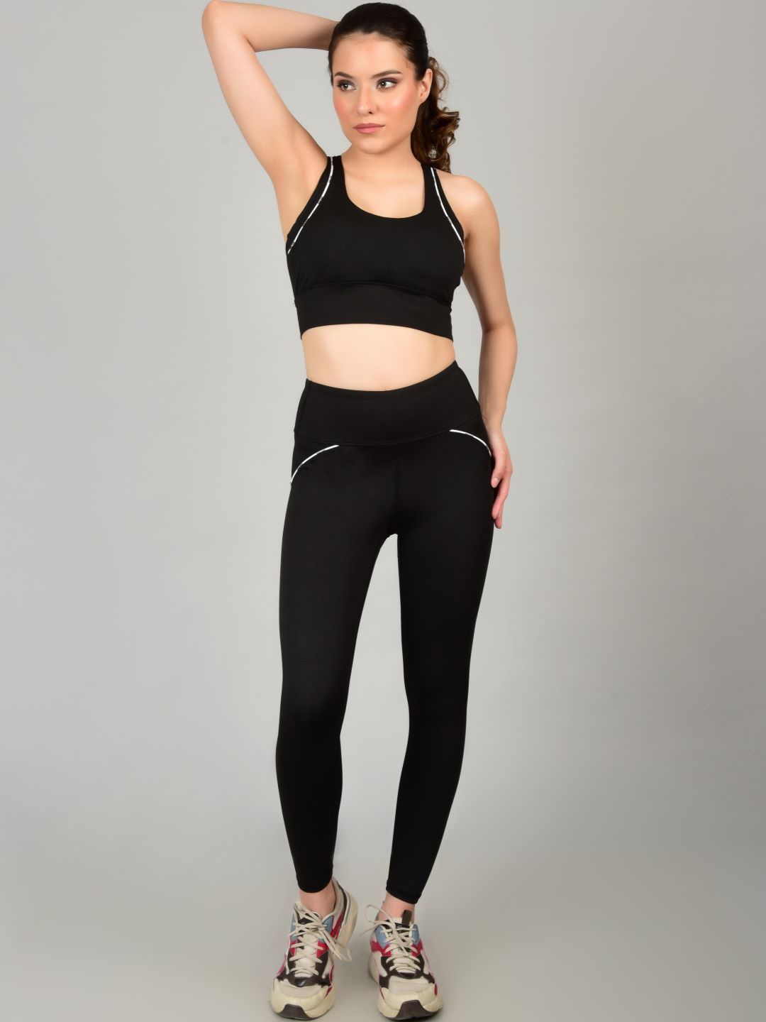 

Poftik Sports Bra & Tights Tracksuit, Black