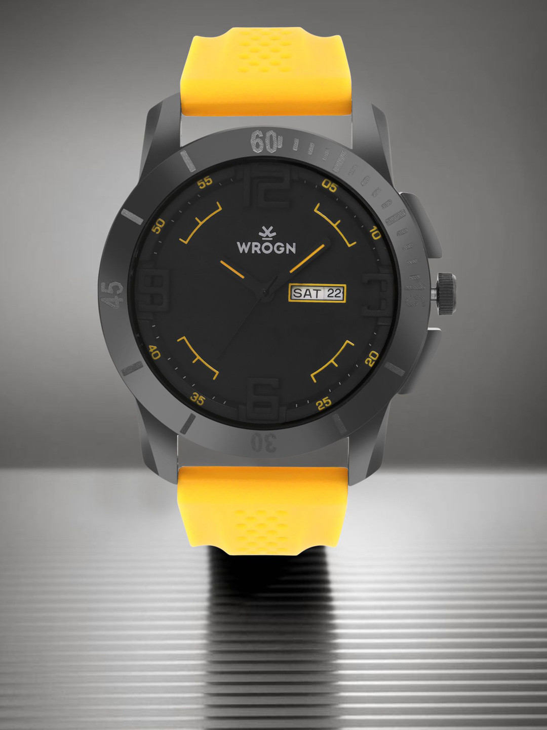 

WROGN Men Brass Dial & Bracelet Style Straps Analogue Multi Function Watch WRGN136E, Black