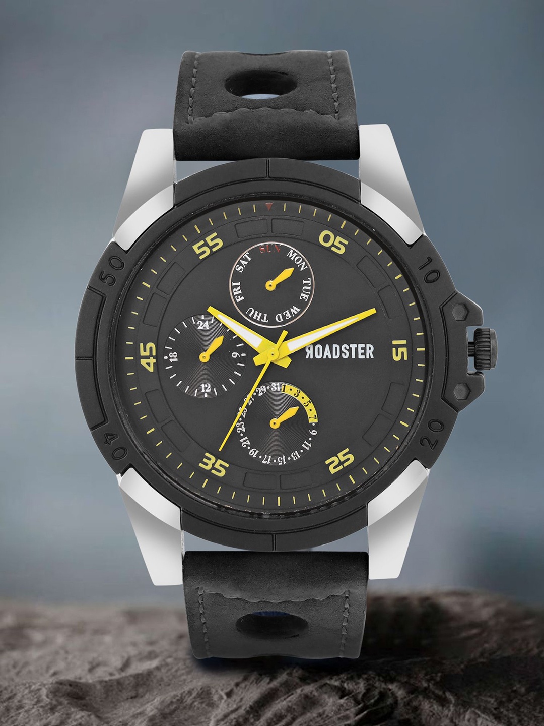 

The Roadster Lifestyle Co Men Analogue Watches RDM026B, Black