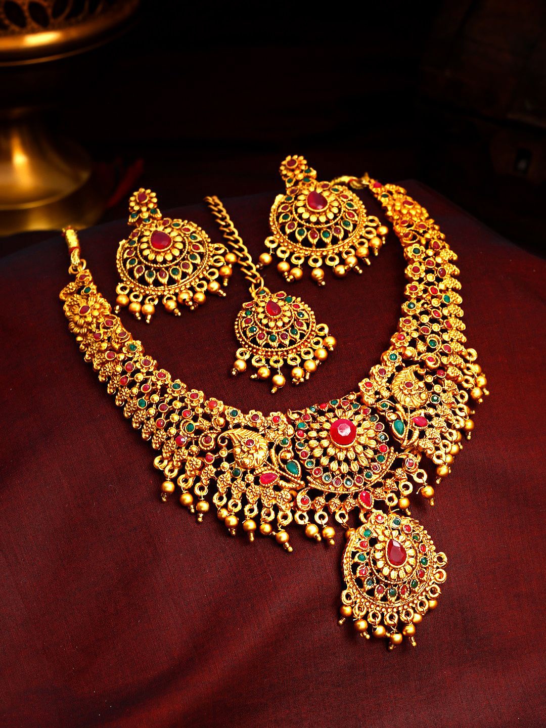 

Yellow Chimes Gold-Plated Stone-Studded & Beaded Jewellery Set