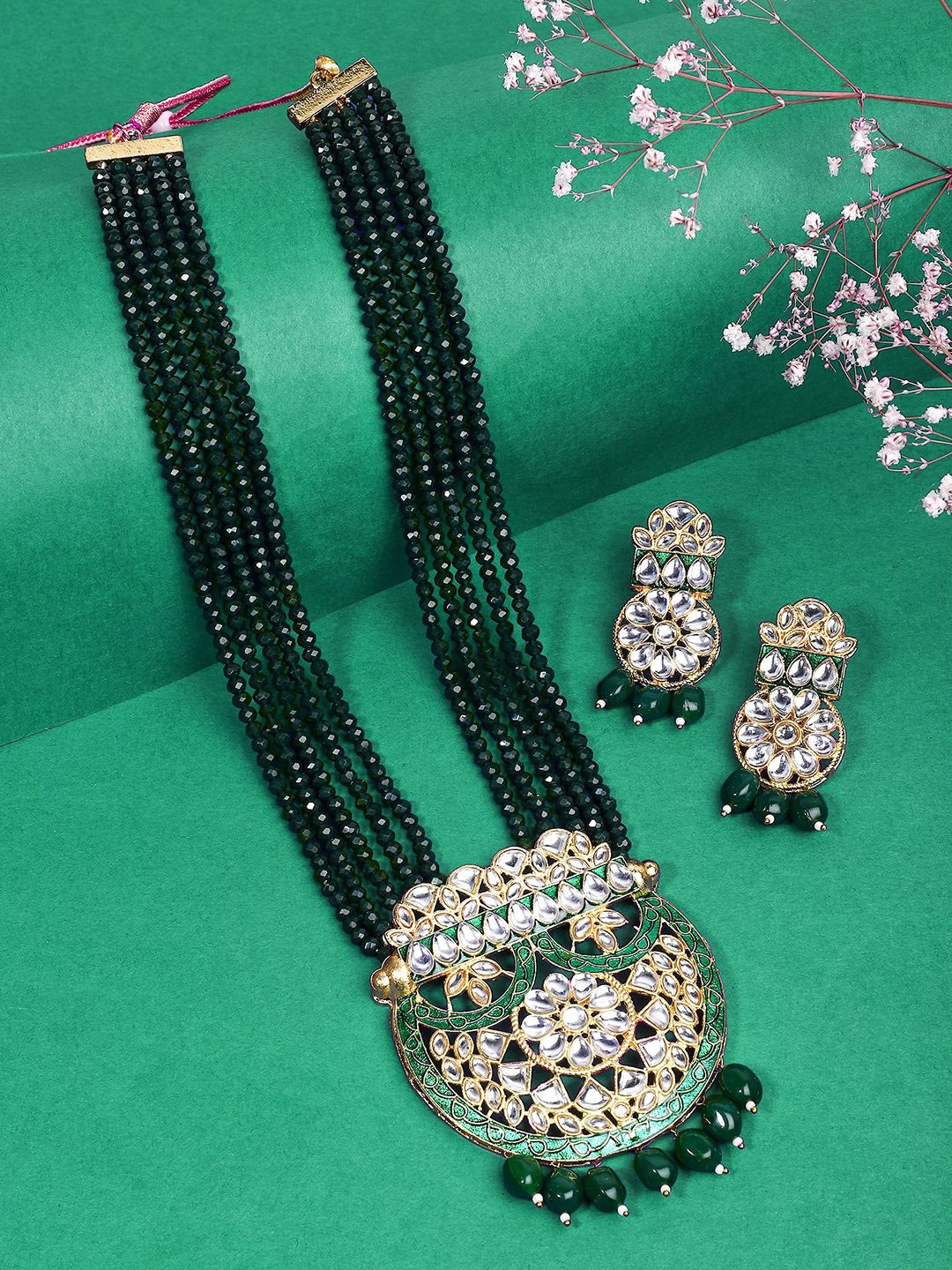 

Yellow Chimes Gold-Plated Kundan-Studded & Beaded Jewellery Set