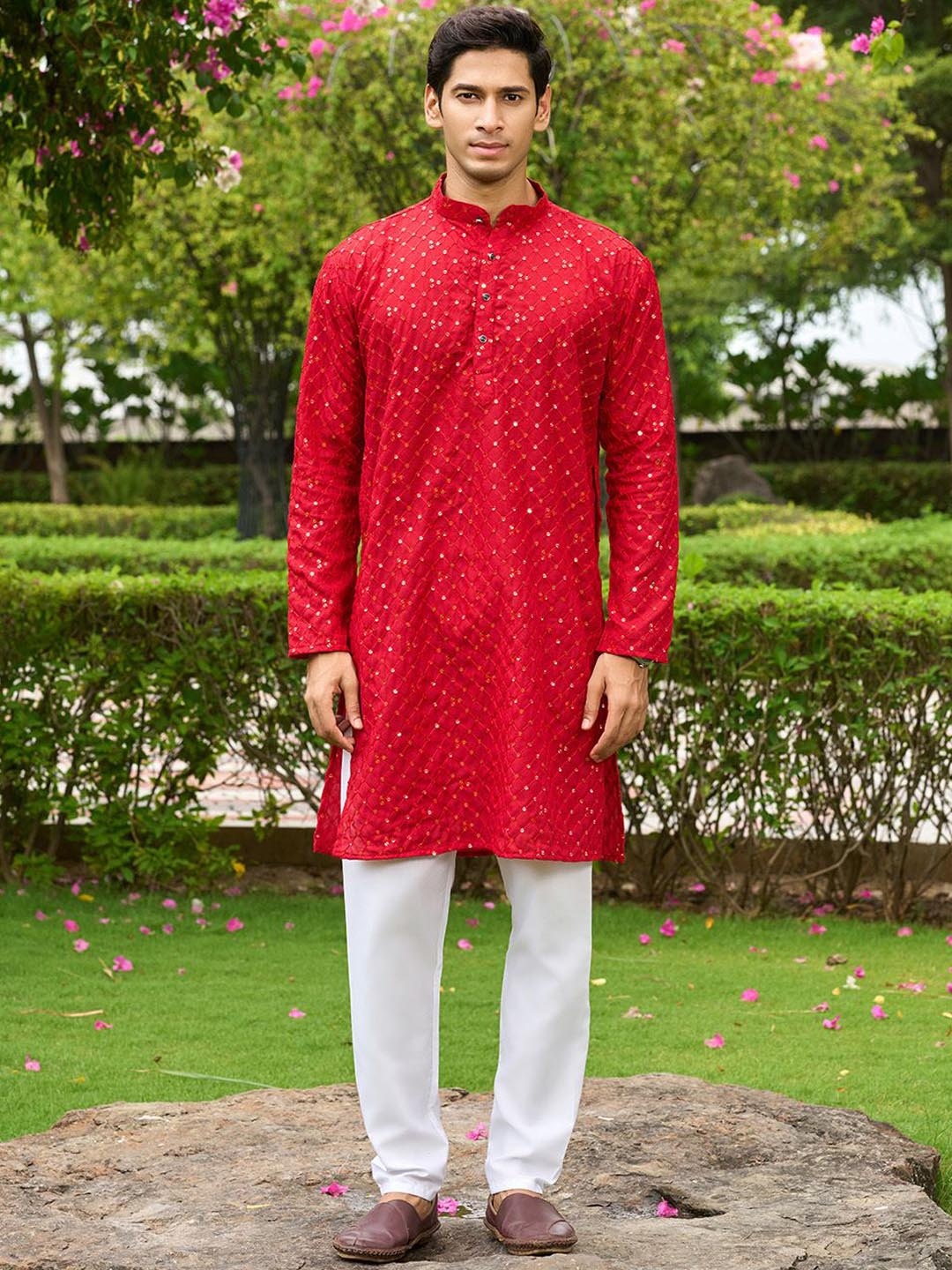 

Fashion FRICKS Geometric Embroidered Sequinned Mandarin Collar Straight Kurta, Red