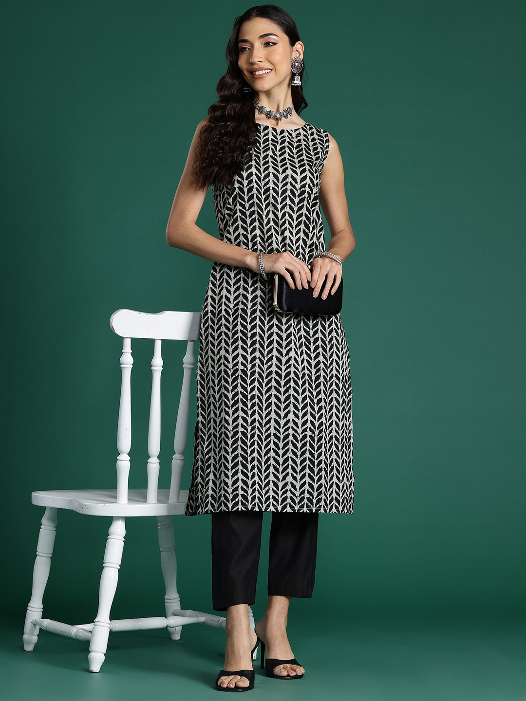 

Indo Era Women Floral Printed Block Print Pure Cotton Kurta, Black
